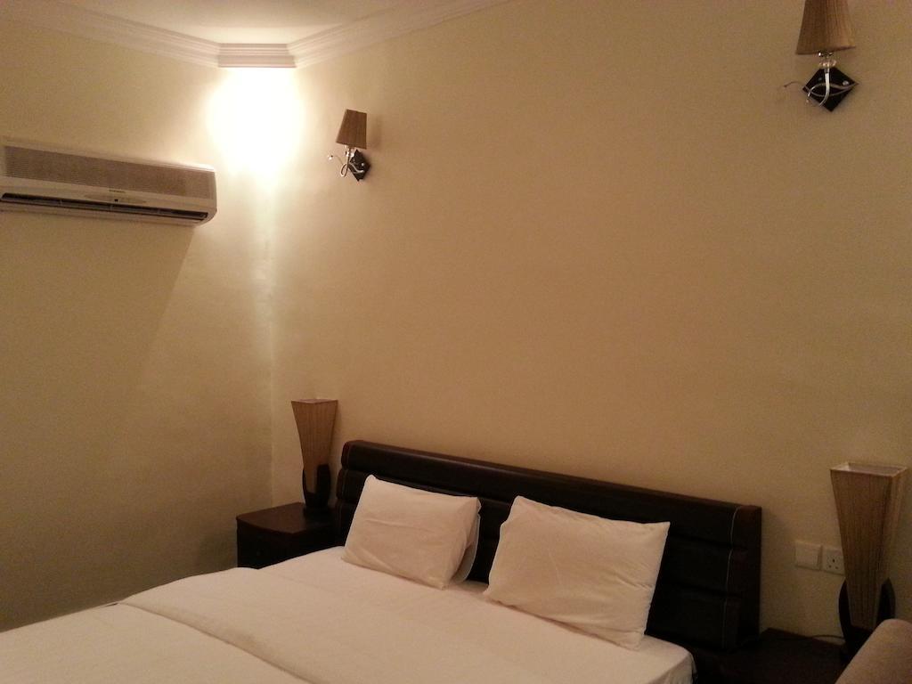 Rimal Suites Apartments Szalála Szoba fotó